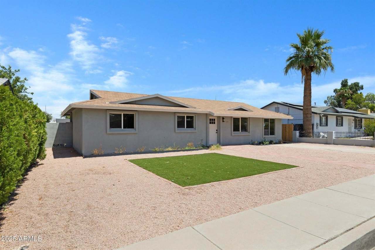 218 East Park Avenue