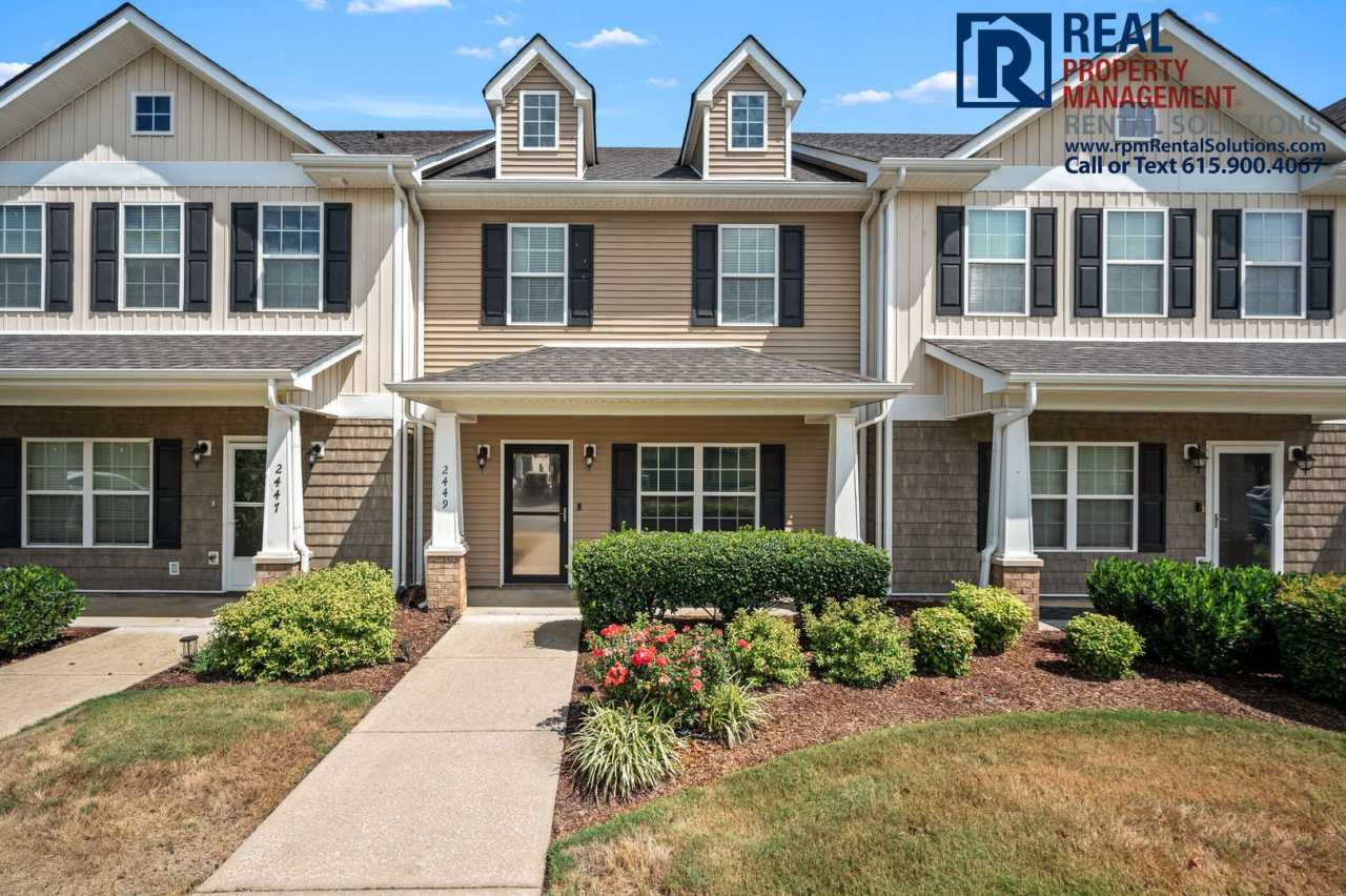 Beautiful 2BR/2.5 BA M'boro townhome close to I-24! Washer and Dryer Included!