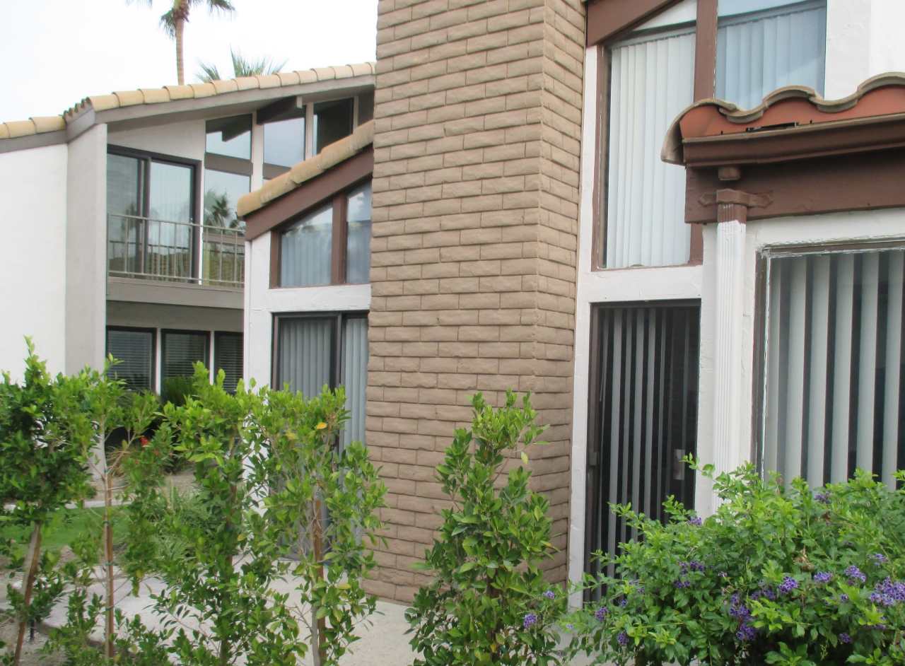 1718 E Camino Parocela