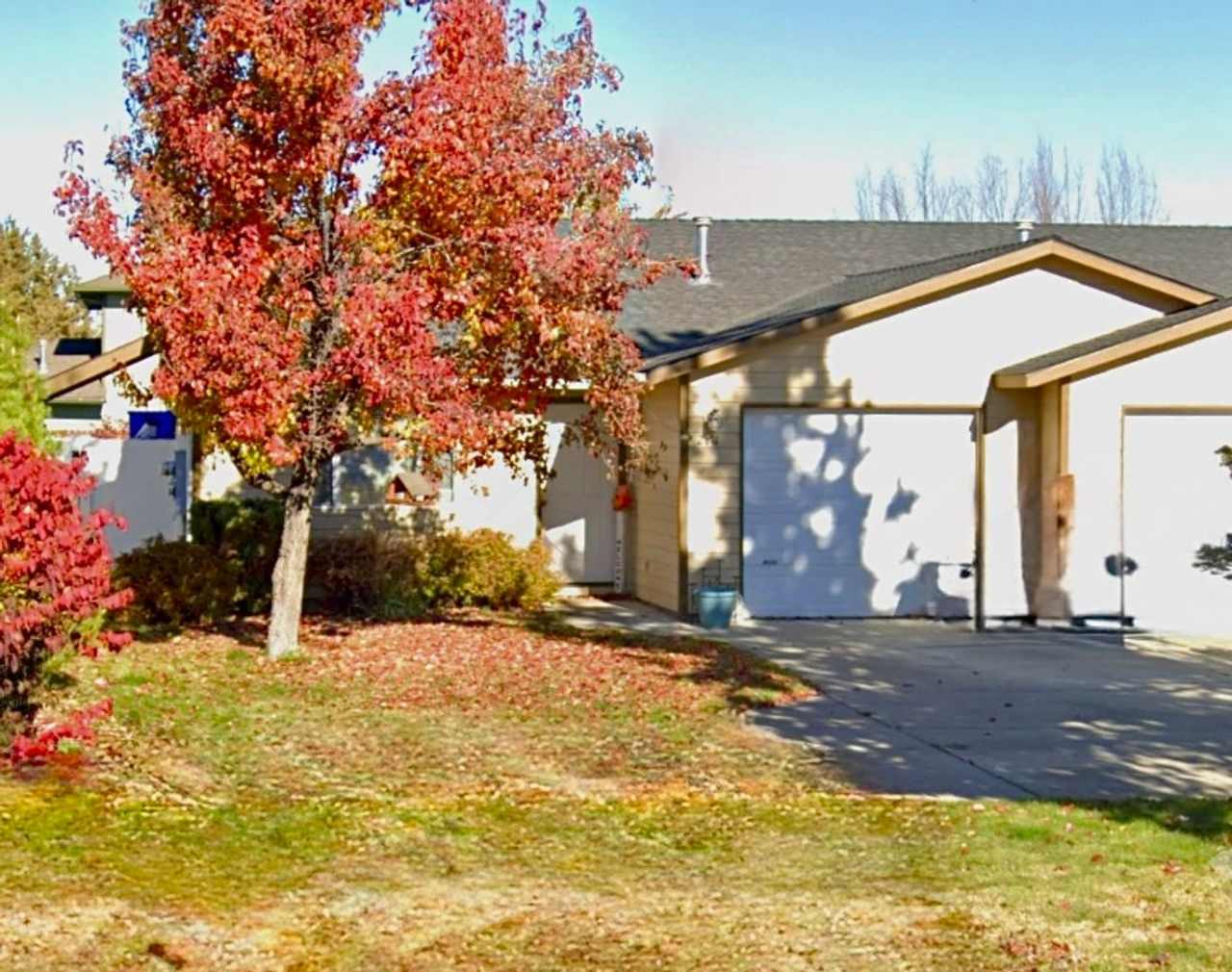 Cozy  Updated 2BD/2BA with Fenced Yard!