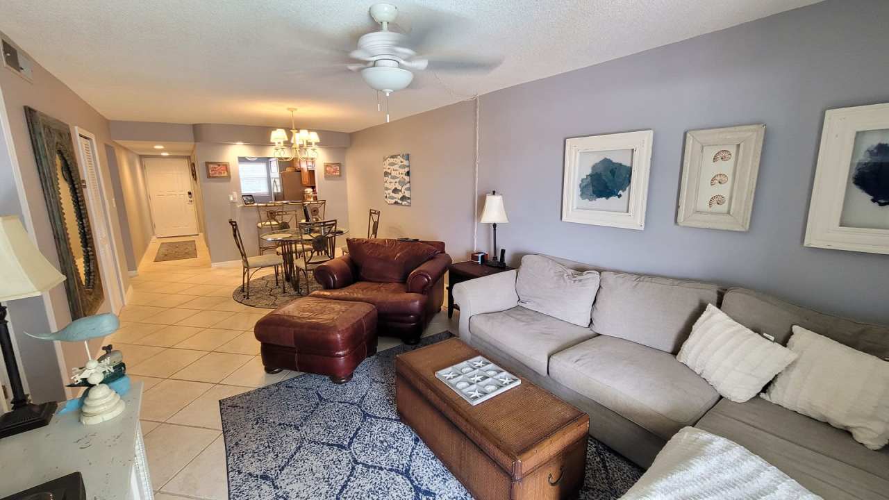 Fully Furnished Condo in the heart of Cocoa Beach-Available 10.1.24 to 4.30.25