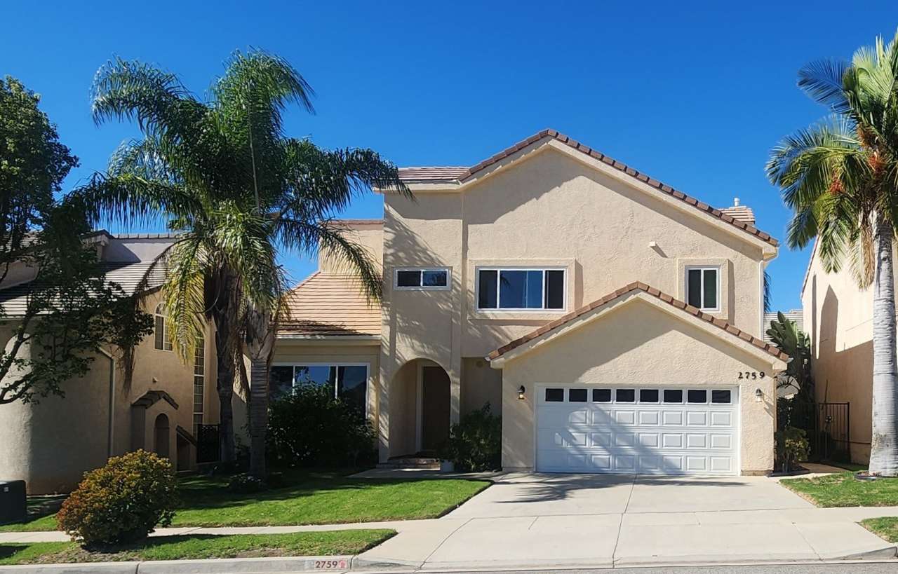 Amazing 2 story 4 bedroom home in Simi Valley with easy convenience to the freeway!