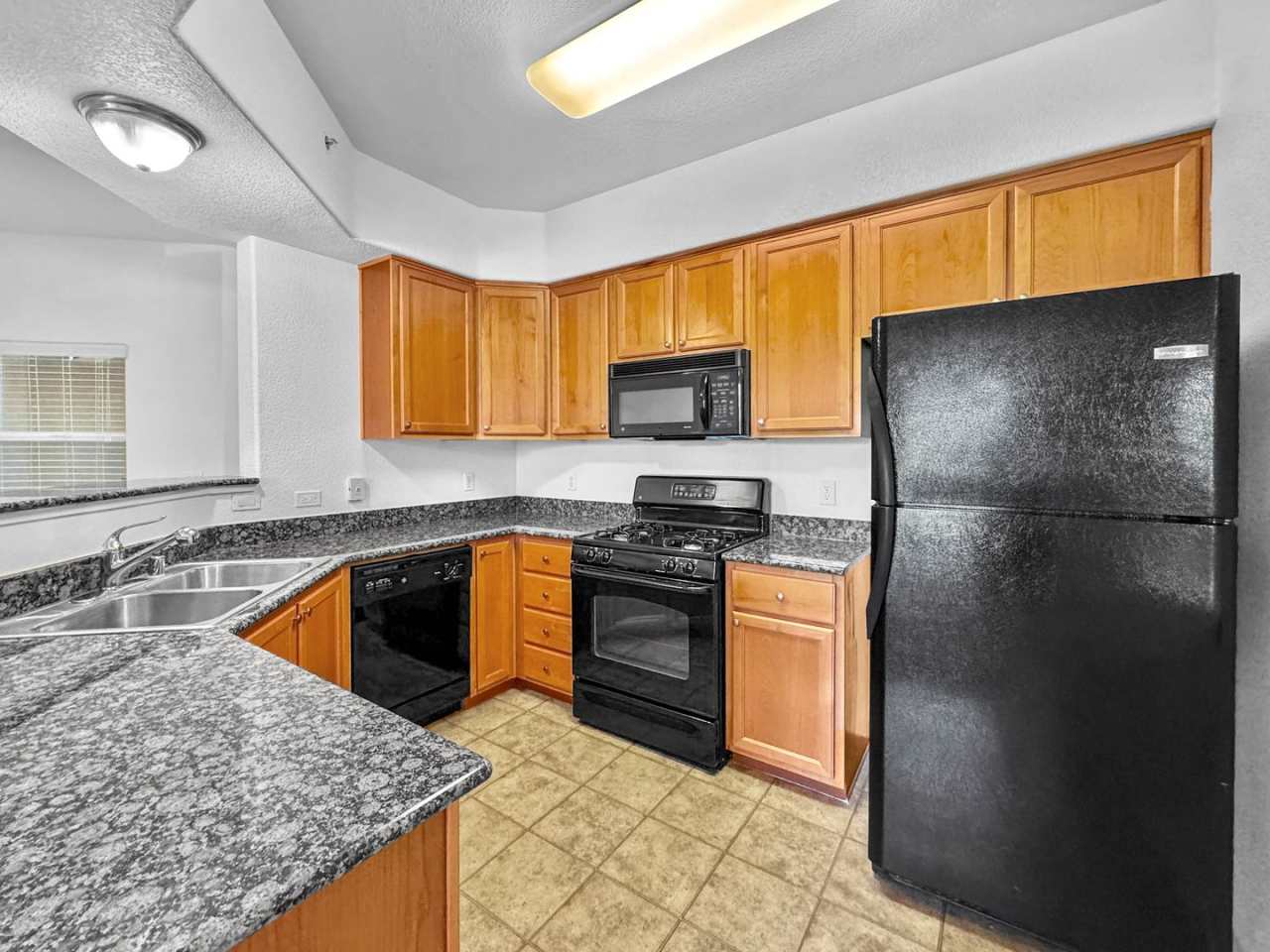 Updated 2BR/2BA Condo with Garage in Prime Folsom Location!