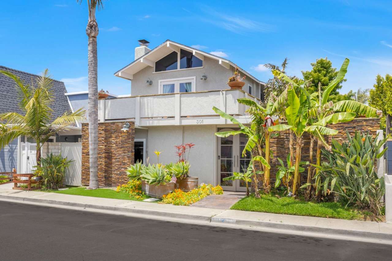 Exclusive 4 Bedroom, 2 1/2 Bath Single Family Home - Extended Stay Vacation Rental (30 - 250 Days)