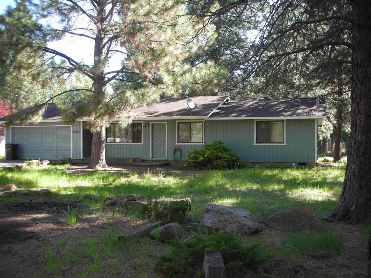 Charming 3 bed/ 1 bath on Large Lot In DRW! 18996 Baker Rd.