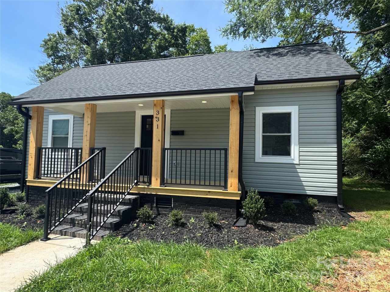 331 E Lowrance Avenue