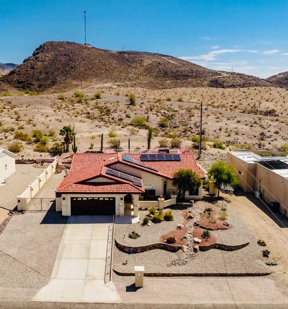 Summer short term furnished rental - Available May 1st. through October 31st. 2025 (3-month min)