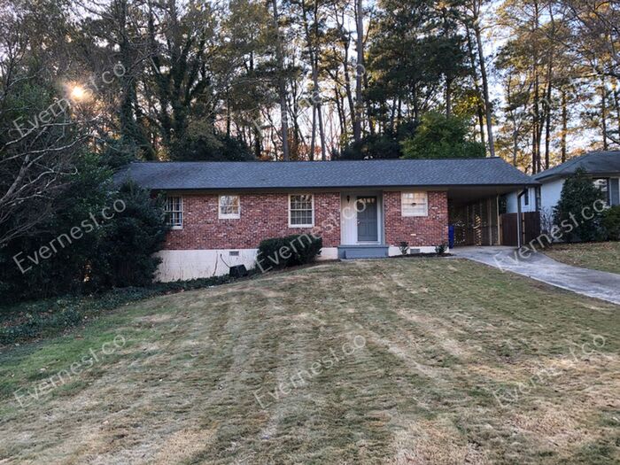 1915 Fairway Circle Northeast