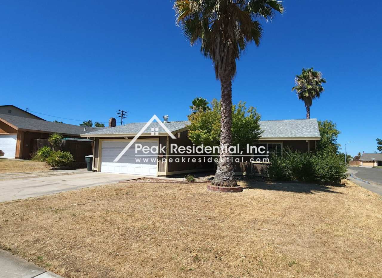 Cute Florin Area 3bd/2ba House with 2 Car Garage and RV access!