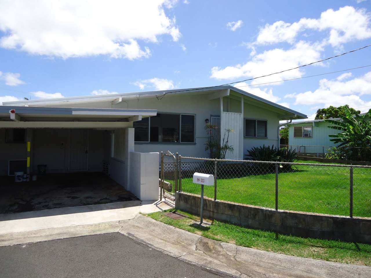 Clean single story 3 Bedroom, 2 Bath, 2 Car Carport home in Waimalu