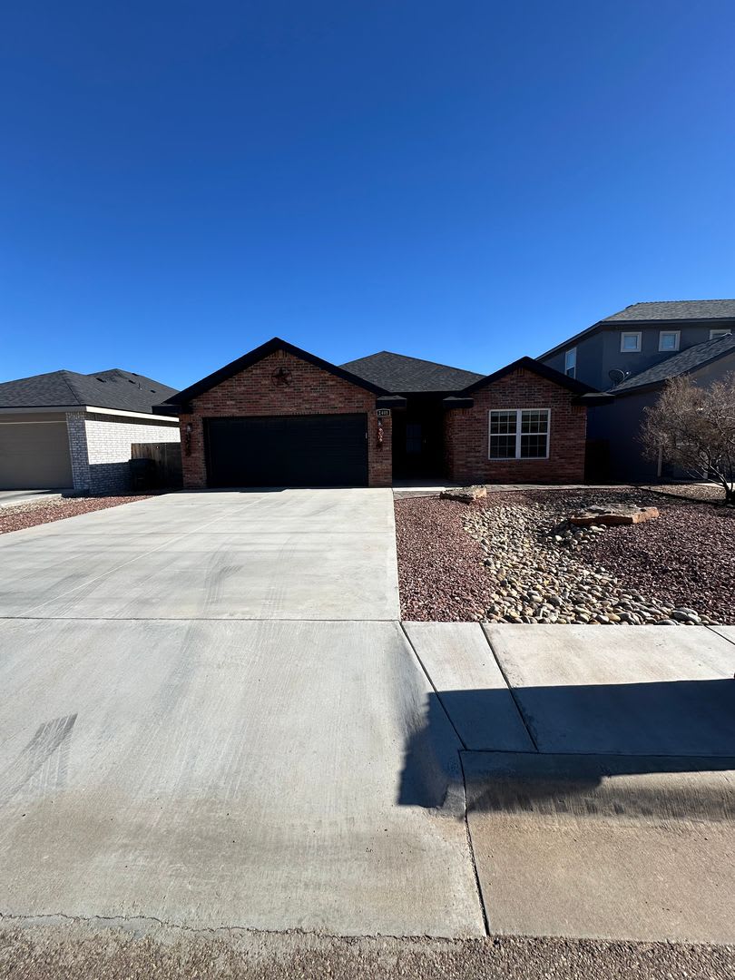 Beautiful Modern 3 Bed Home! Zia School District!