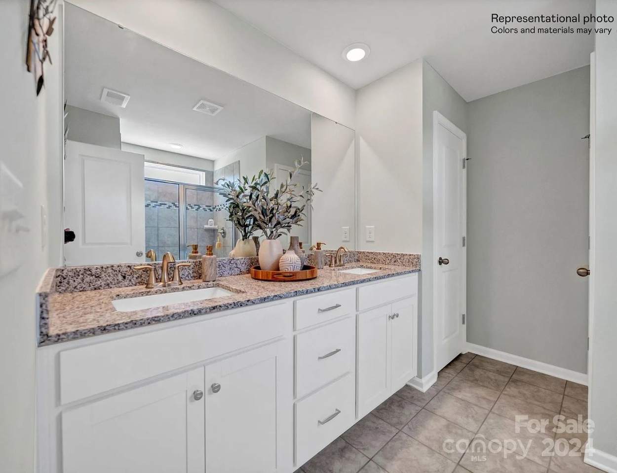 Room in 4 Bedroom Home at Hamptons Cove Rd