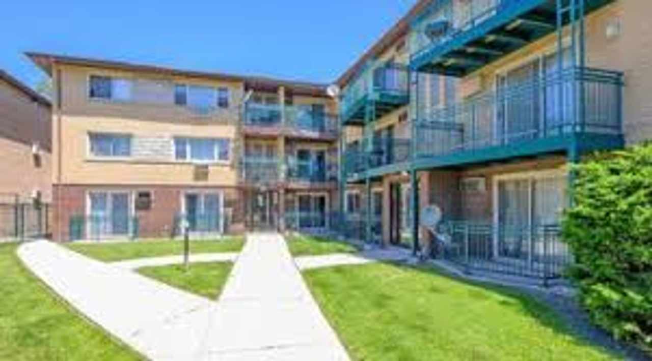 3830-3832 W 63rd (West Lawn)