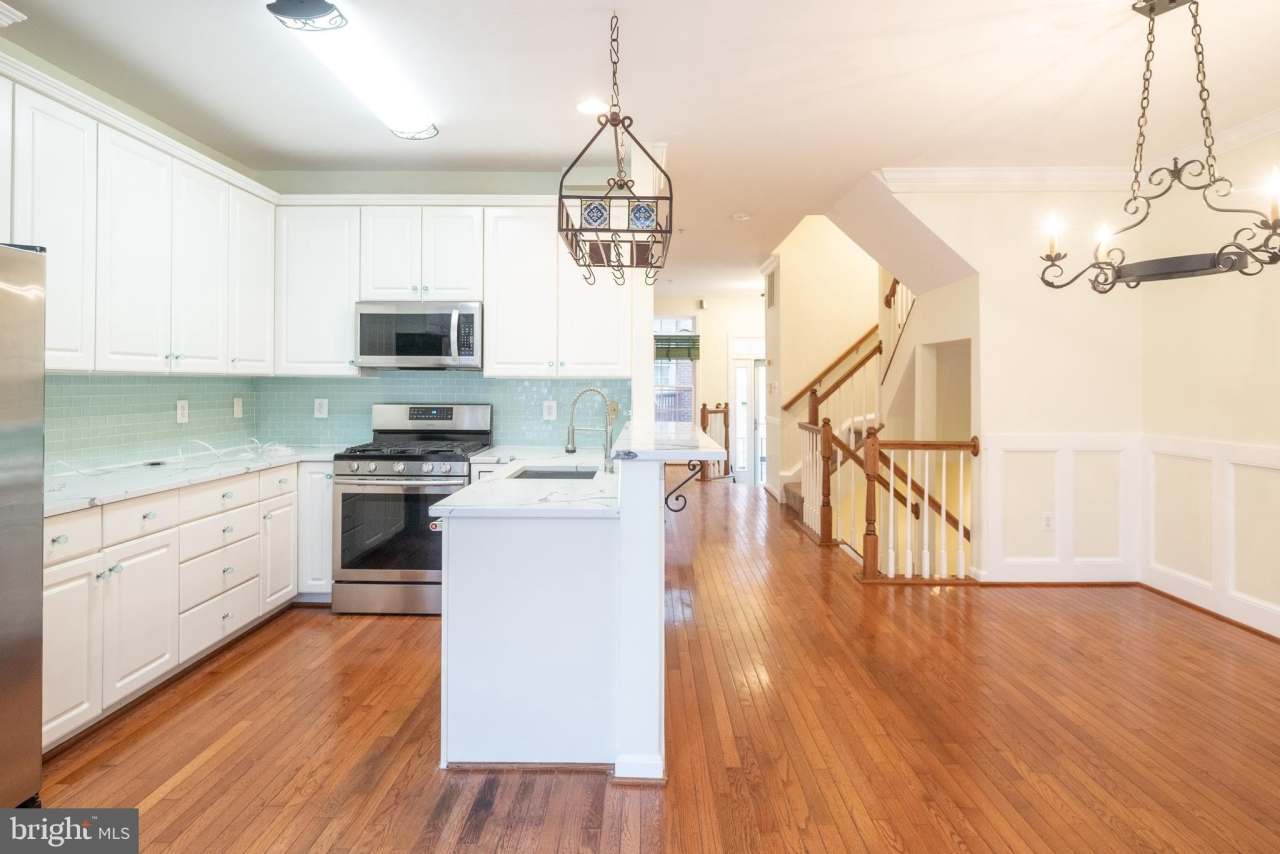 719 N VERMONT Street unit: End Unit