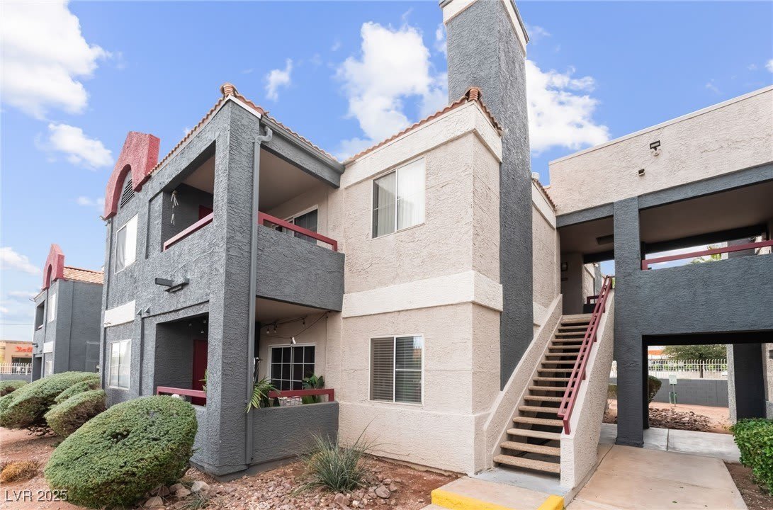 8600 CHARLESTON Boulevard