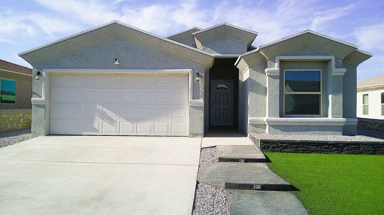 Exquisite Single Level Horizon Home With Refrigerated Air Located In Quiet Neighborhood