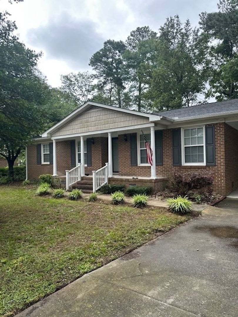 3 Bed/2 Bath Home - Minutes from SJAFB, Shopping,  Restaurants!