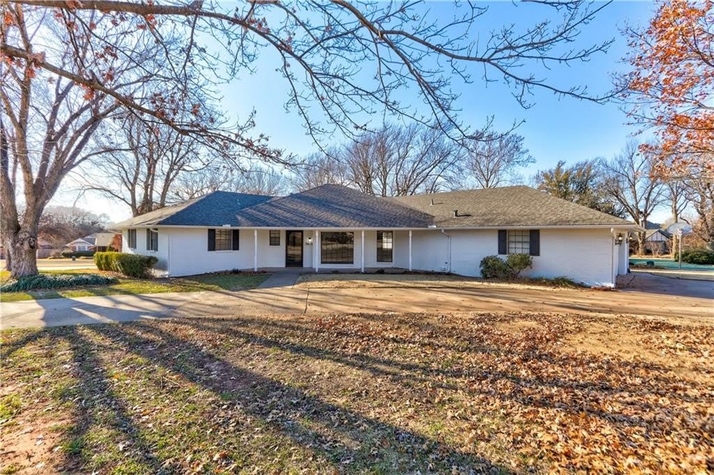 3413 S Choctaw Drive