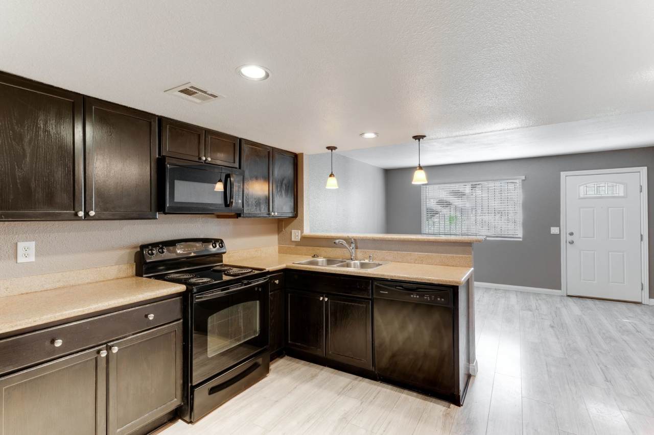 Charming 2-Bedroom Ground-Floor Gem with Modern Upgrades!