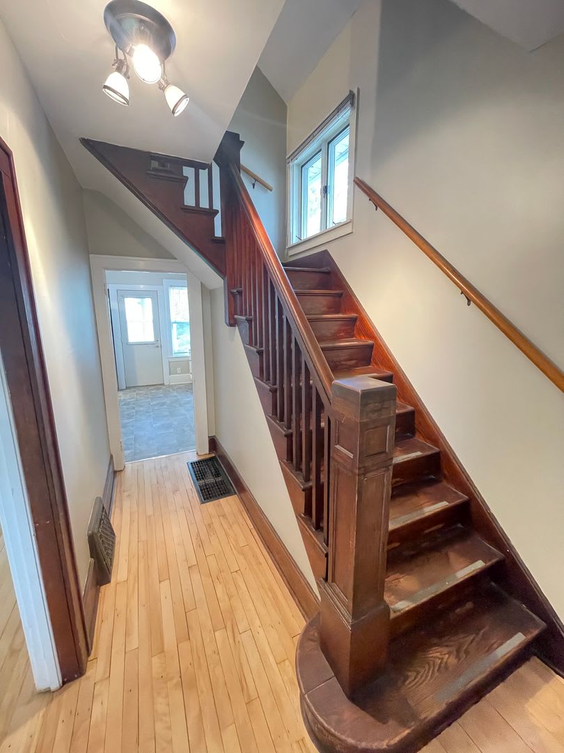 AVAILABLE NOW - 2 Bedroom, 1 Bath Brand new Kitchen and Bathroom!