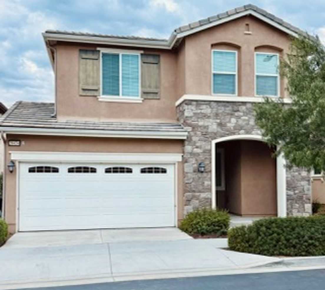 Beautiful 3-Bedroom, 2.5 bath single family home in the Glenrose Ranch Community of Highland!