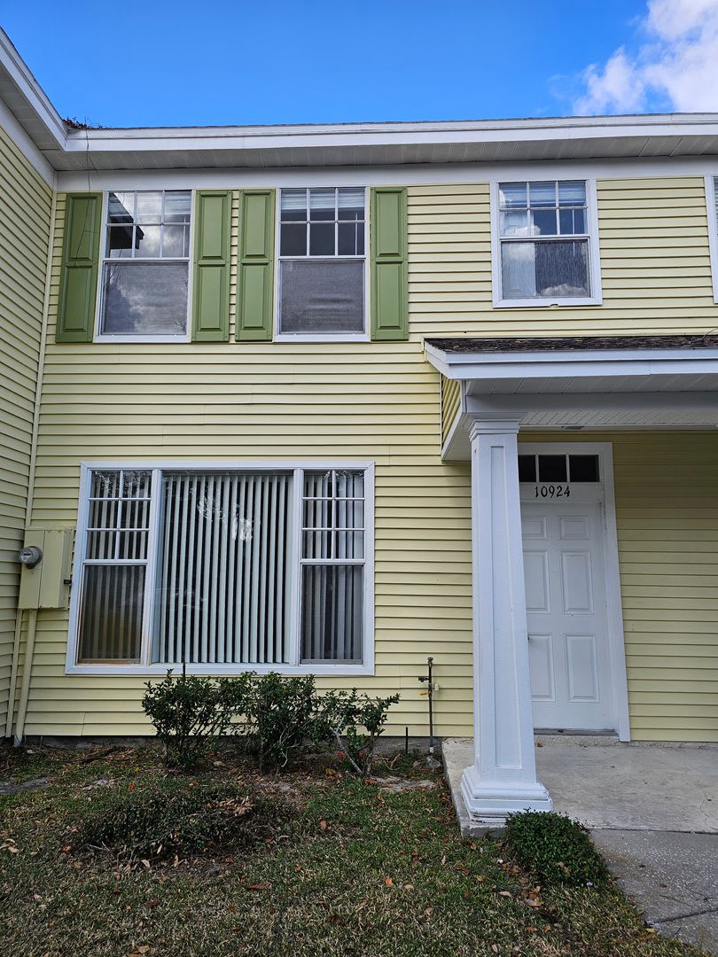 2 bed/1.5 bath Townhouse in Lakeview Village