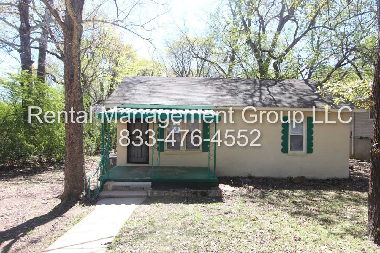 .New On The Market! Charming 2 bedroom 1 bath