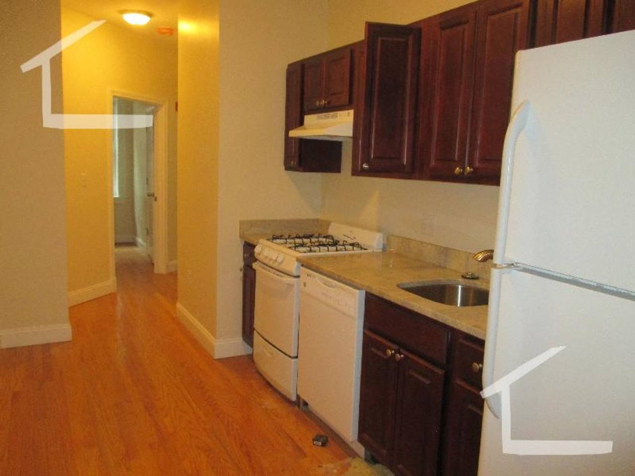 HOT FENWAY LISTING!!!!!