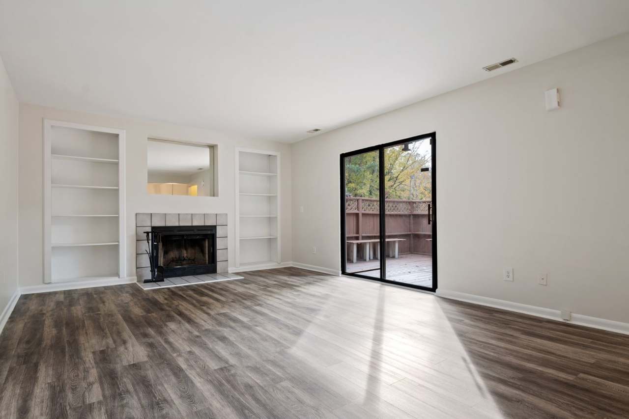 GREAT LOCATION!!! Large 2bedrm - Mins to UNC!!