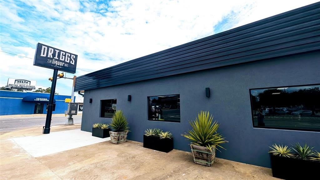 130 W Woodard Street