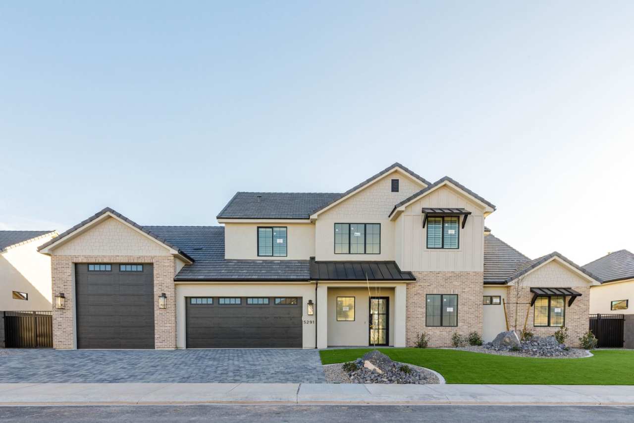 Brand New 6 Bed 4 Bath Rental with pool Near Sand Hollow!