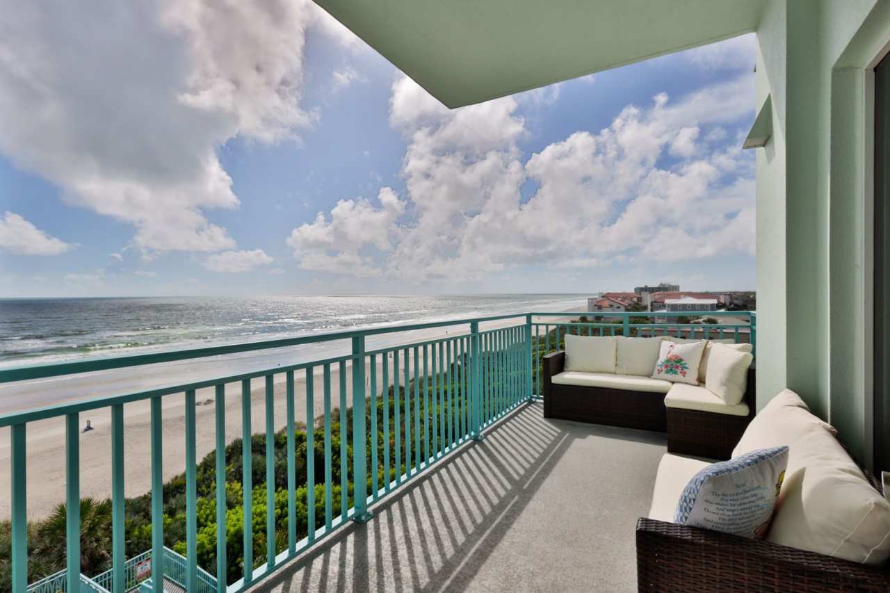 Oceanfront Condo 2 bed/ 2ba Beautifully Decorated and Furnished