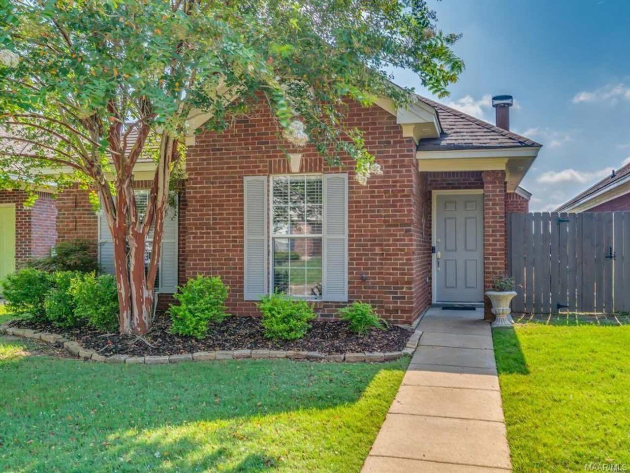 Amazing house with amazing waterfront view!