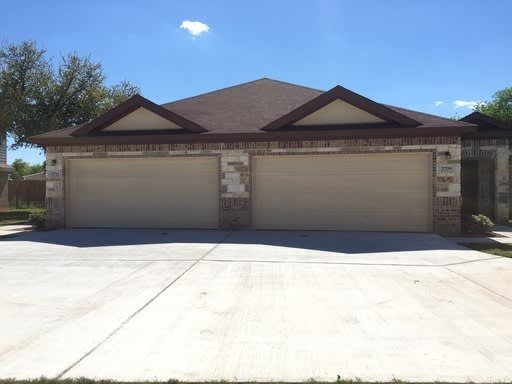 3 BEDROOM DUPLEX LOCATED IN WACO, TEXAS!