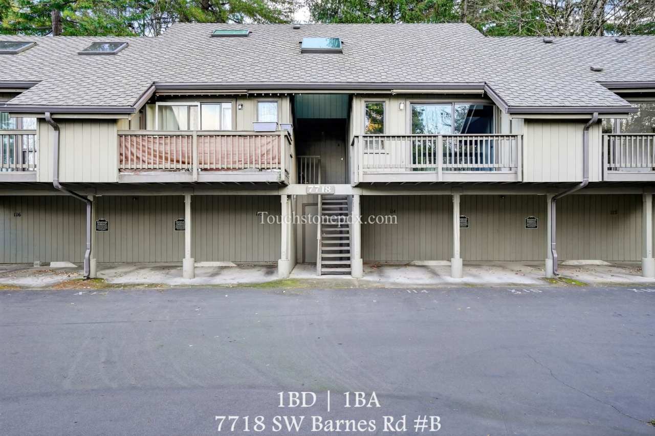 Updated 1BD/1BA Condo in Portland’s West Hills w/ Carport  Private Balcony