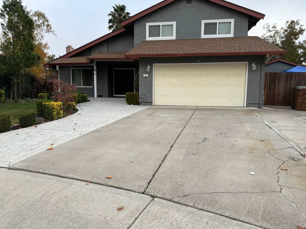 GREAT NEIGHBORHOOD, CENTRAL BRENTWOOD, END OF CUL DE SAC WITH GREAT LOT!!