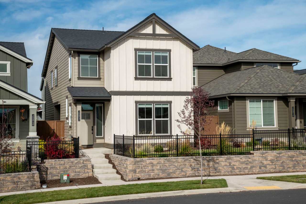 Hello write a rental marketing listing for 20852 SE Denver Bend OR 97702