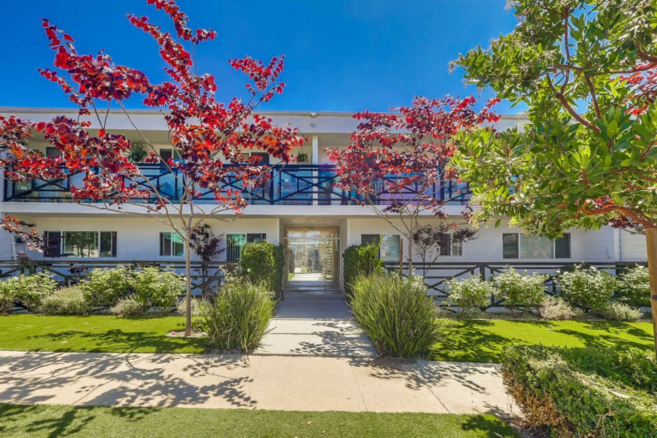 Apartment Building near SoFi with Pool, Covered Parking and Gym