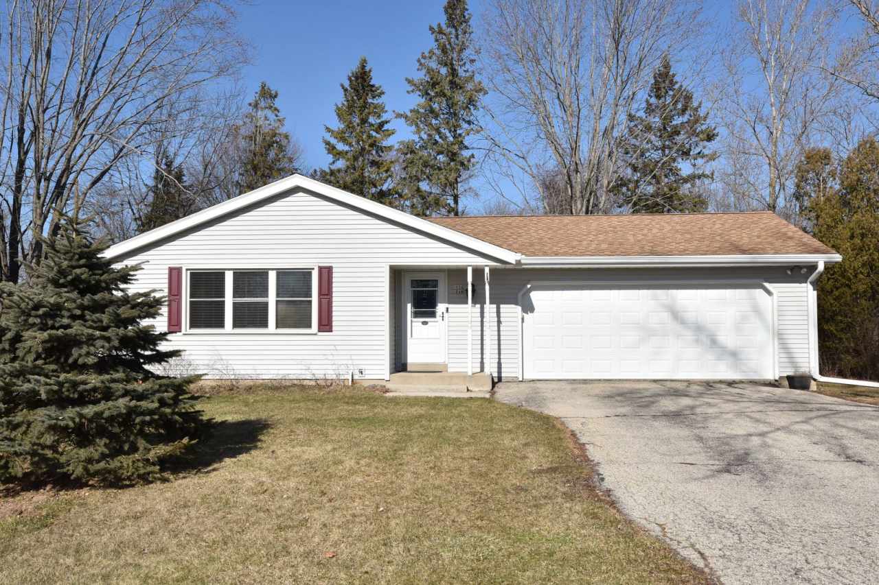 Furnished Mequon 4 bedroom ranch