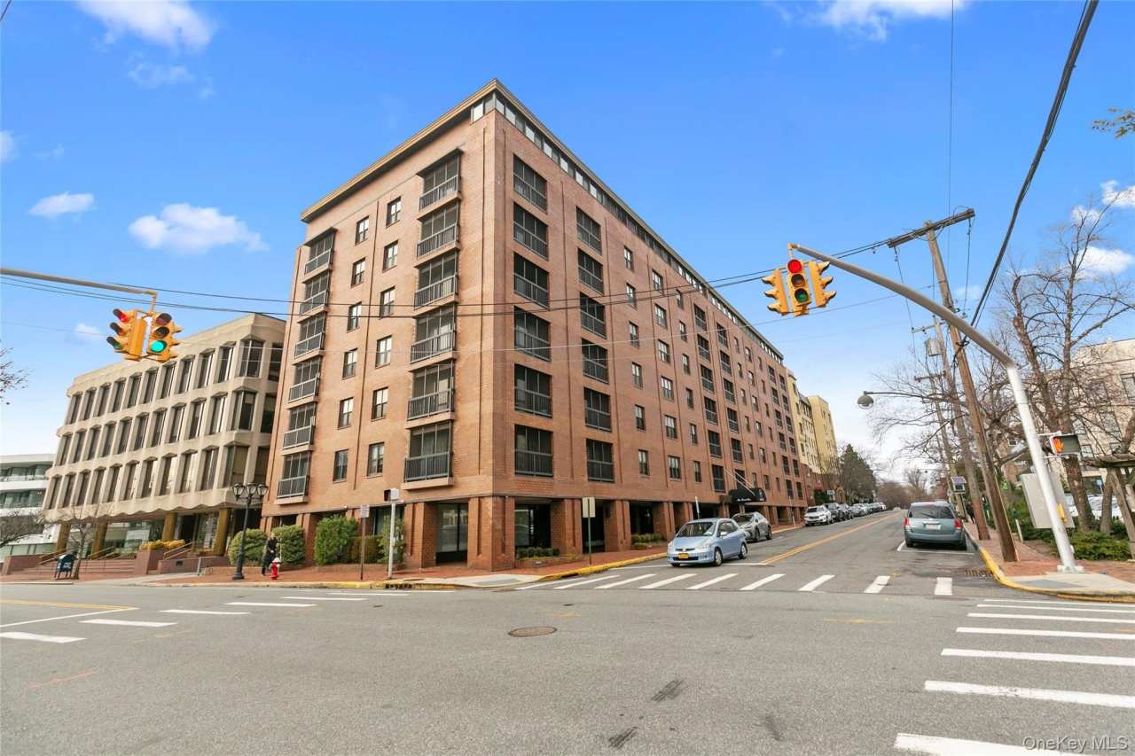 12 BOND Street unit: 4-C