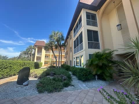 101 Park Blvd. S. #206