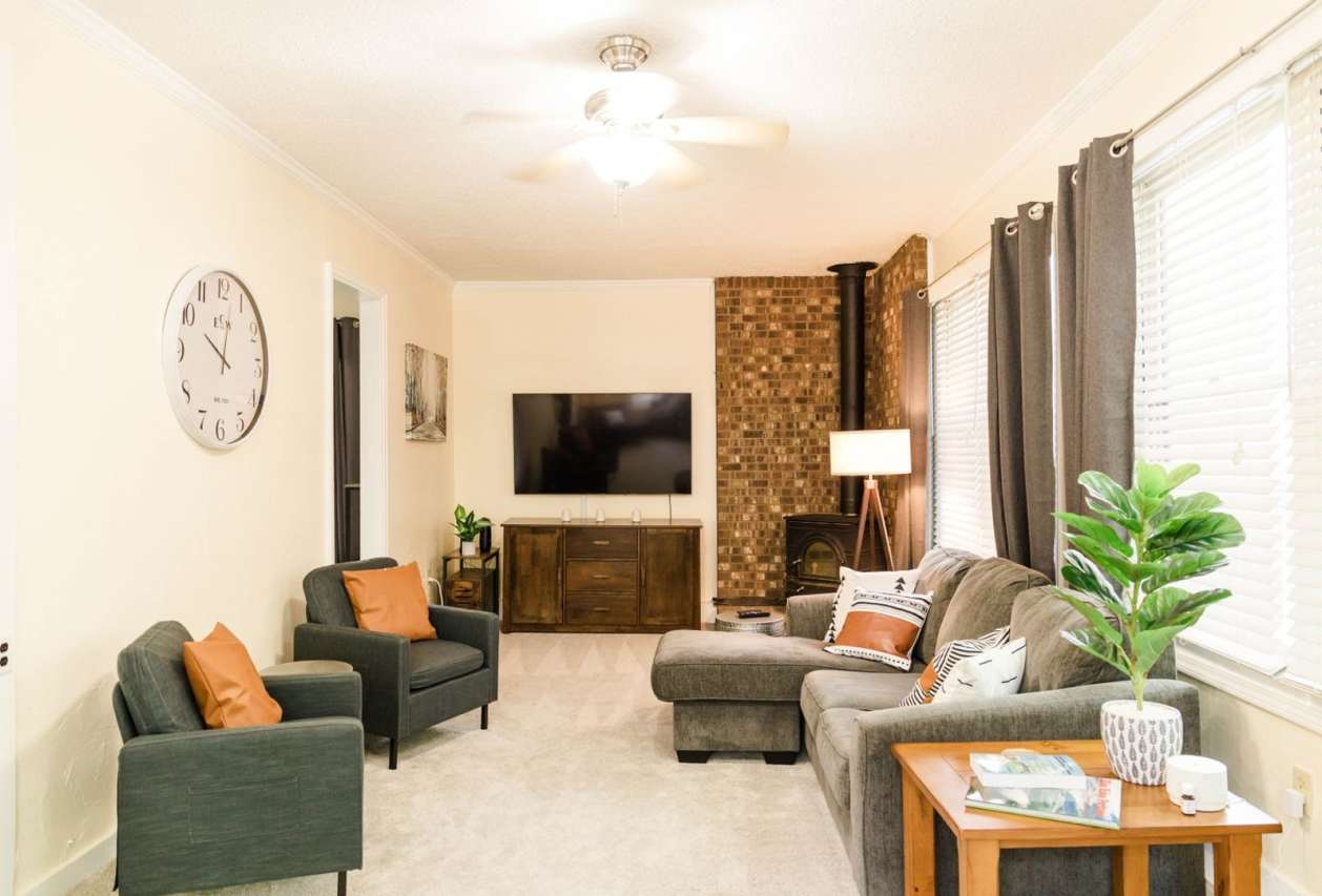 FULLY FURNISHED - Charming 3BR House in Arden