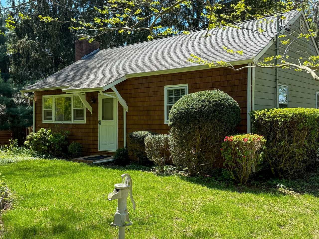 8415 Soundview Avenue