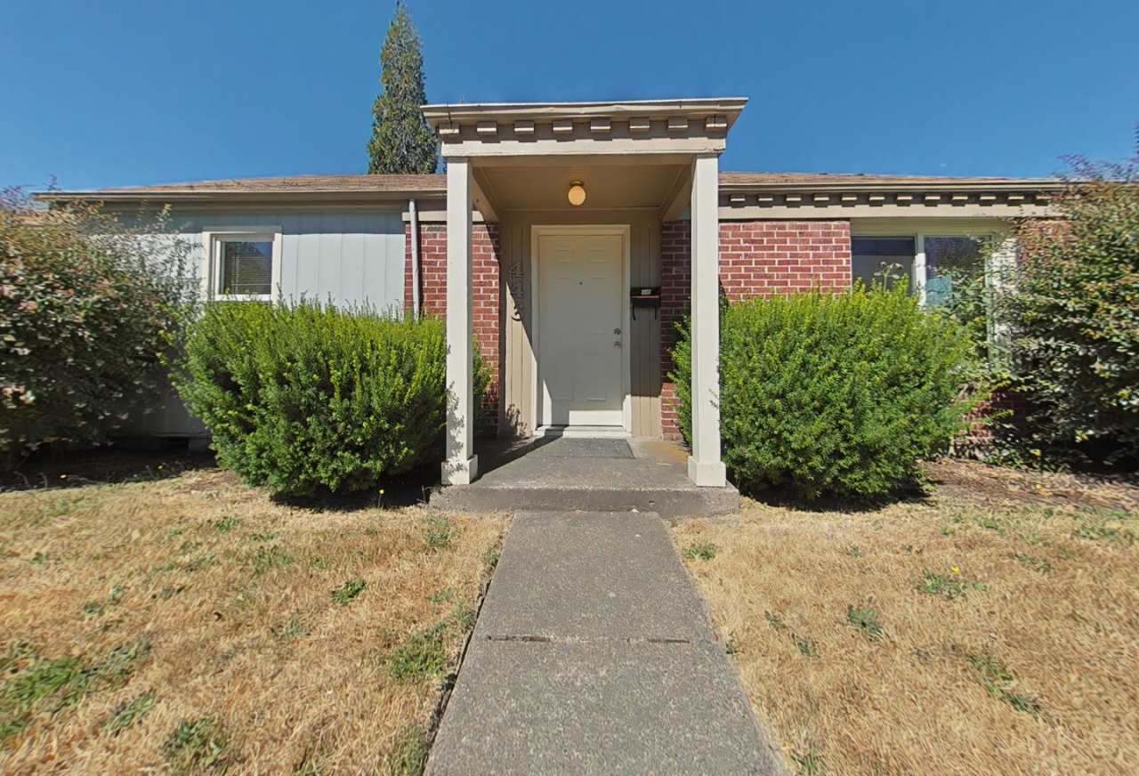 FALL SPECIAL ~ $920 OFF FIRST MONTH RENT