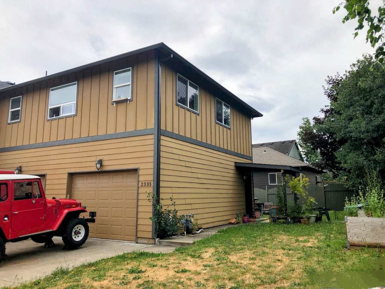 Spacious 1 bedroom 1 bath duplex in Hood River