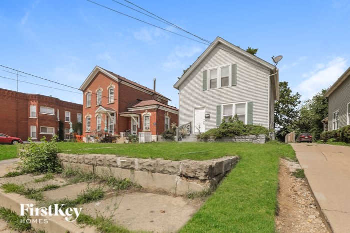 671 South Lake Street