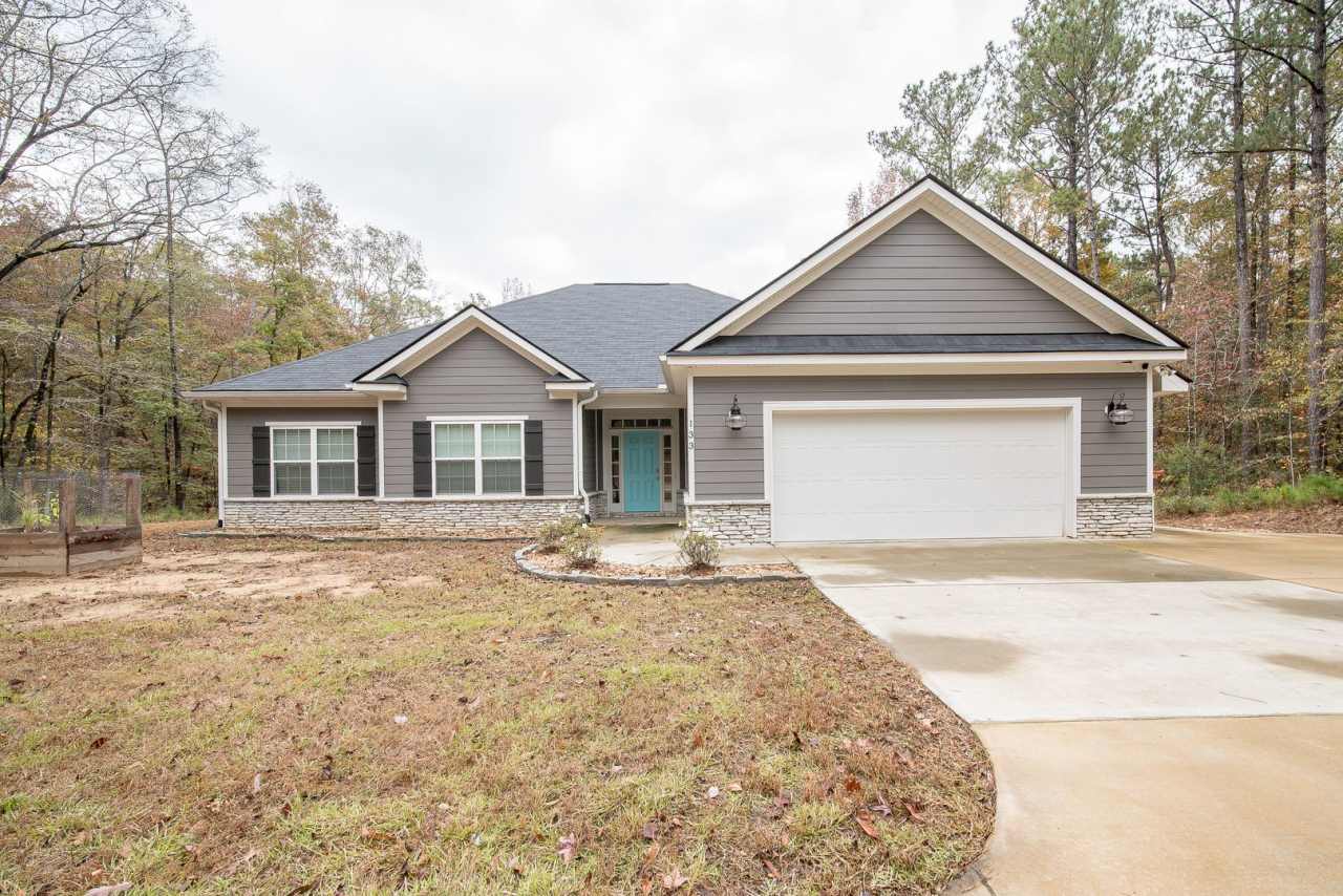 4BR/2BA Home on 3.2 acres in Harris County!!