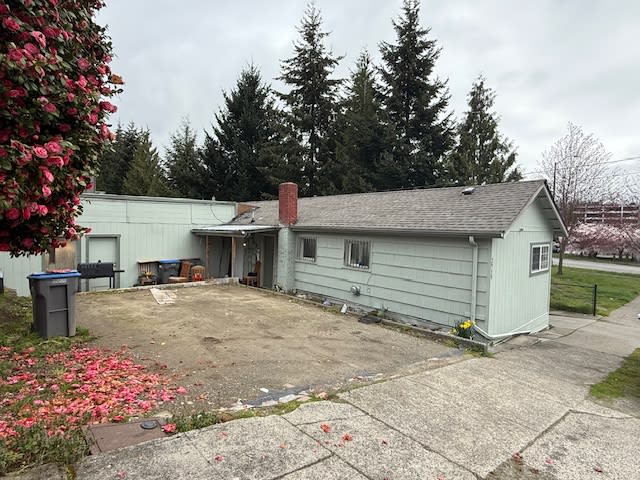 2910 Farragut Street - A