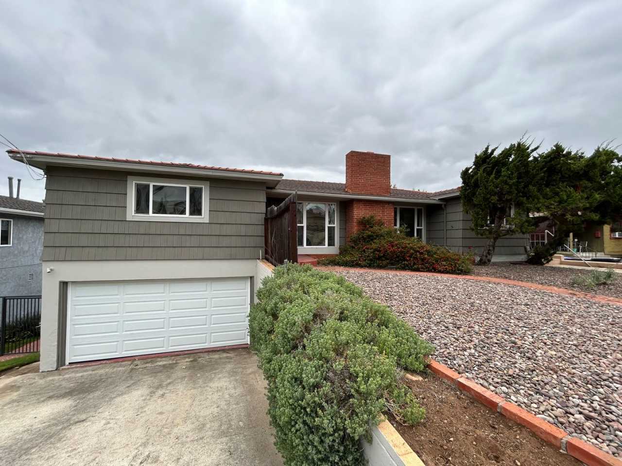 5 Bedroom, 3 Bath in College Area!!