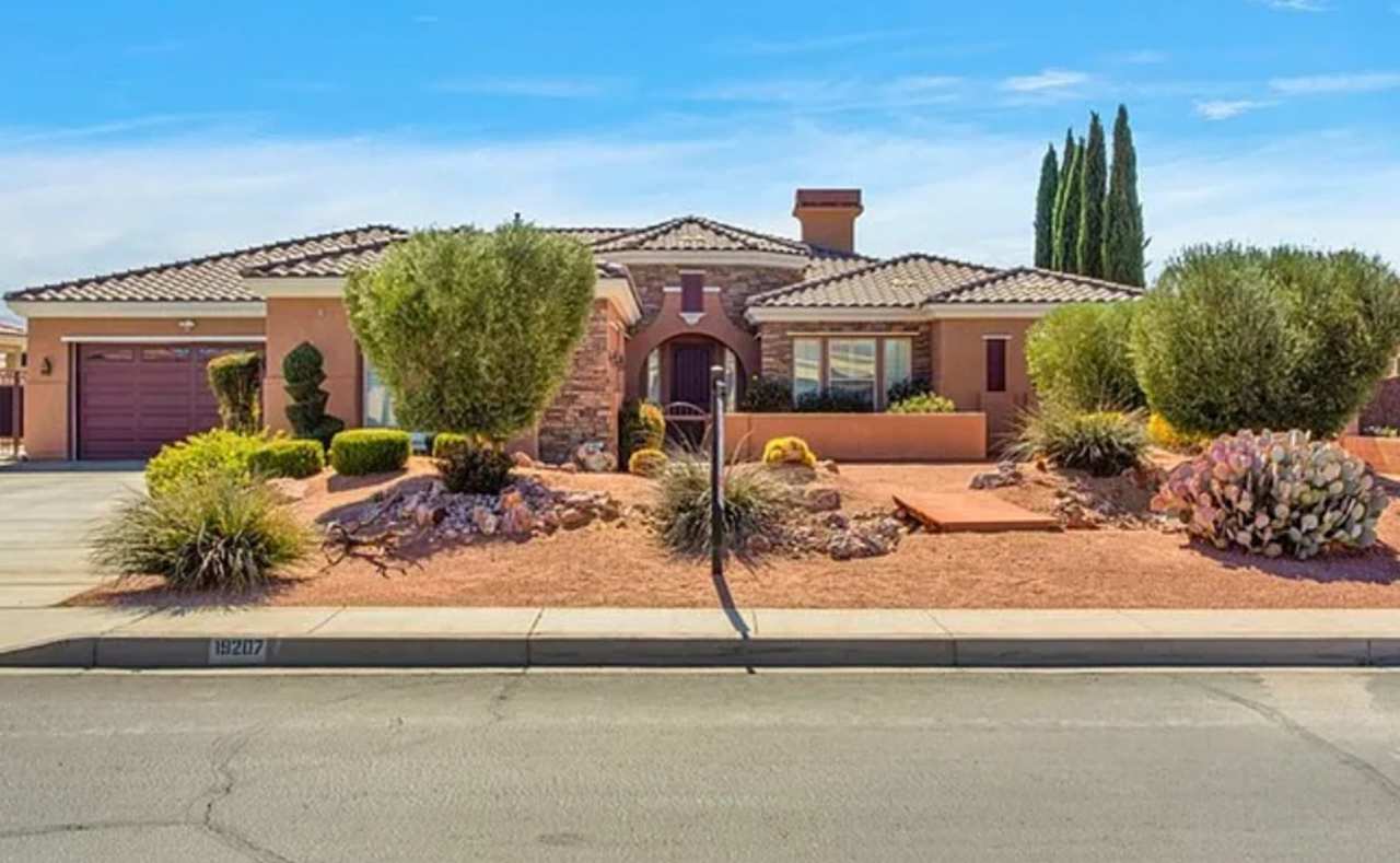 Luxury Home at Stonebrook Estates-Gated Community- 4 Bedrooms, 5 Bathrooms